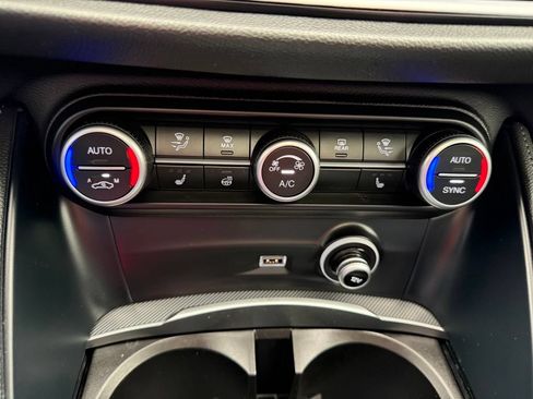 Used 2021 Alfa Romeo Stelvio Ti Sport AWD/4WD image 40