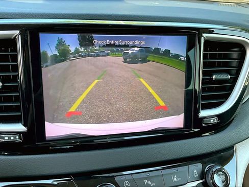 Used 2023 Chrysler Pacifica Touring-L FWD image 25