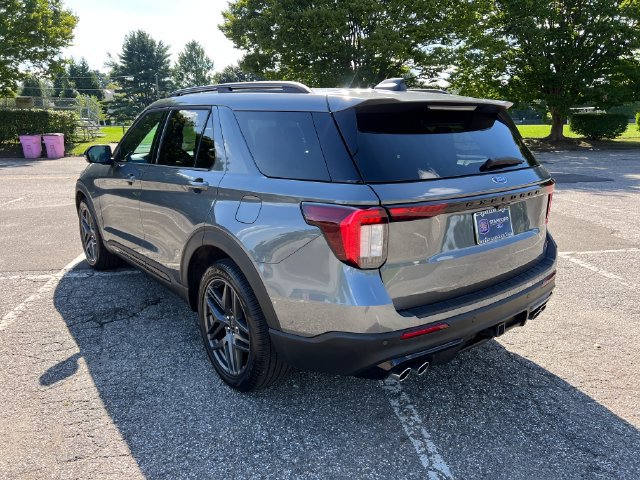 Used 2025 Ford Explorer ST AWD/4WD image 7