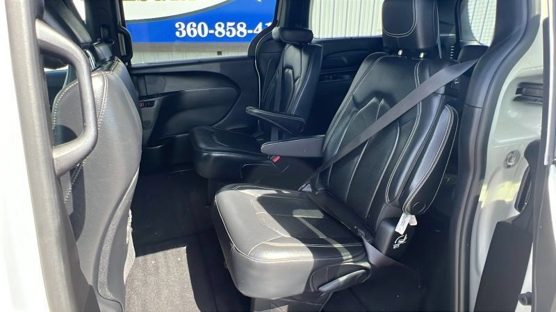 Used 2019 Chrysler Pacifica Touring-L w/ S Appearance Package FWD image 13