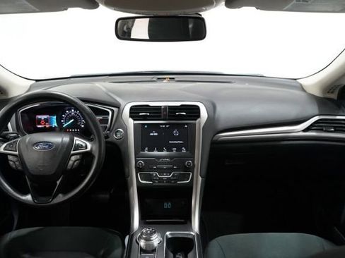 Used 2019 Ford Fusion SE image 12