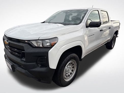 Used 2024 Chevrolet Colorado W/T w/ Technology Package RWD image 7