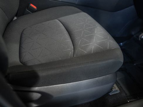 Used 2025 Toyota RAV4 XLE image 33