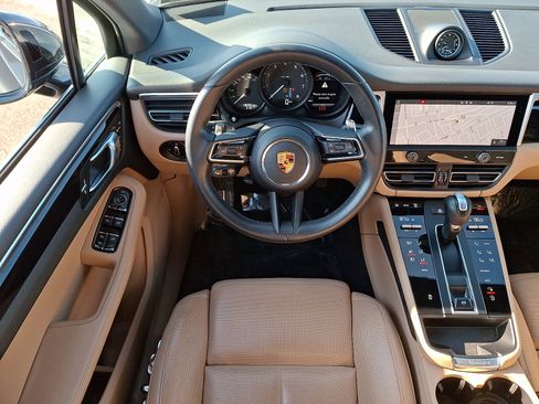 Used 2023 Porsche Macan image 10