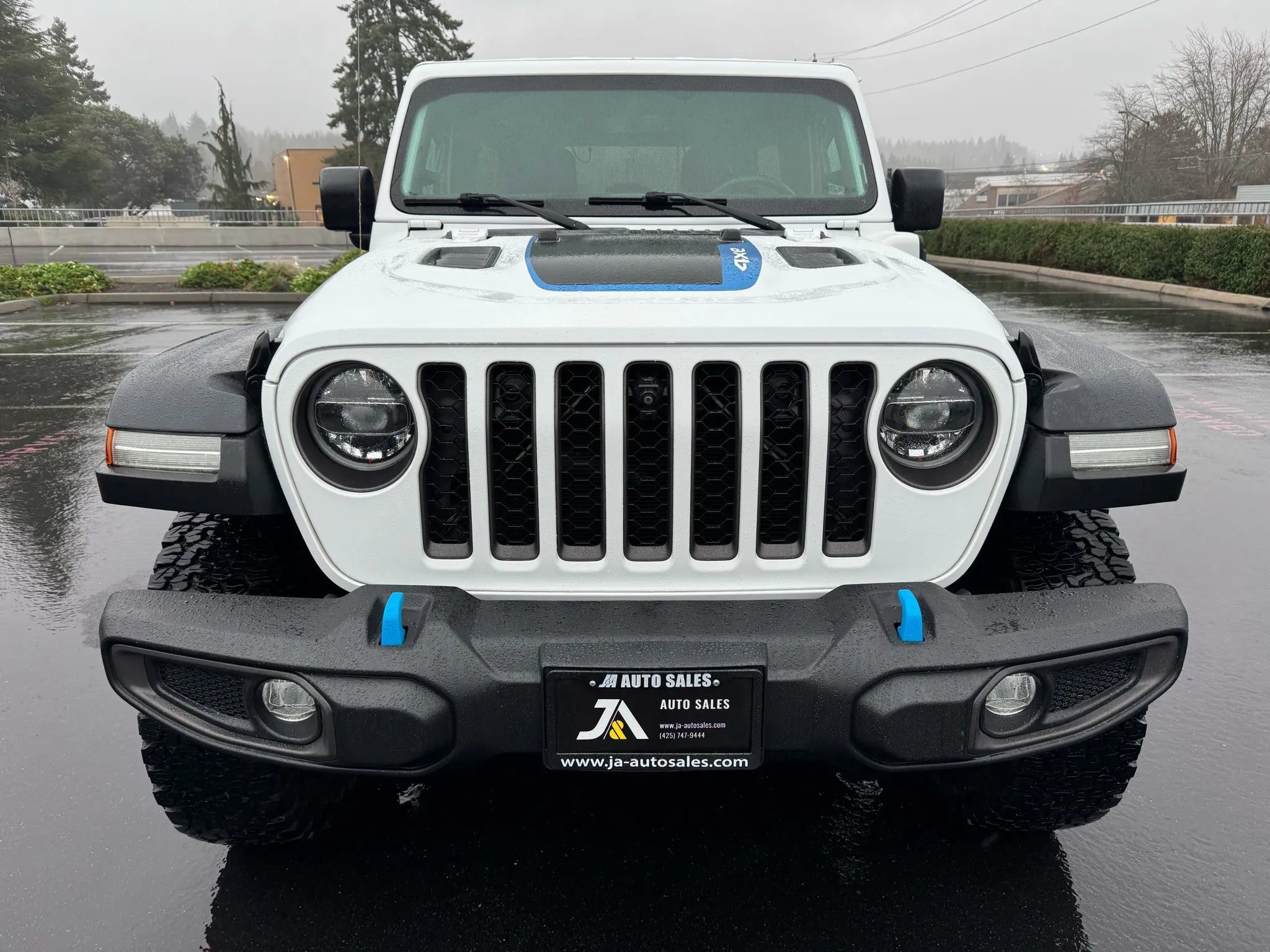 Used 2021 Jeep Wrangler Unlimited Rubicon 4xe w/ Cold Weather Group AWD/4WD image 3