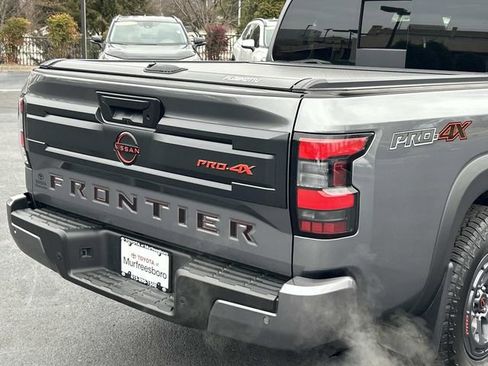 Used 2025 Nissan Frontier PRO-4X image 11