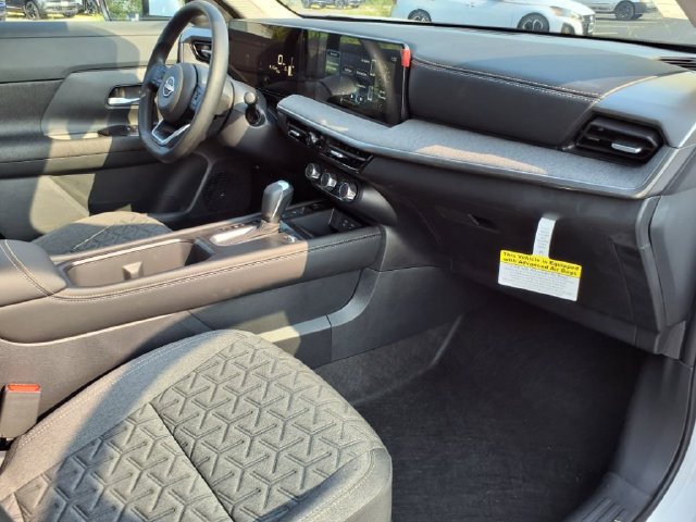 Used 2025 Nissan Kicks SV AWD/4WD image 18