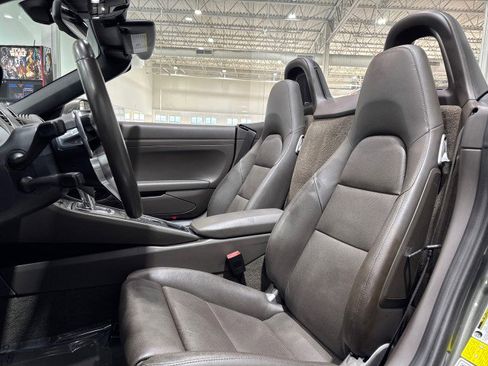 Used 2021 Porsche 718 Boxster image 9