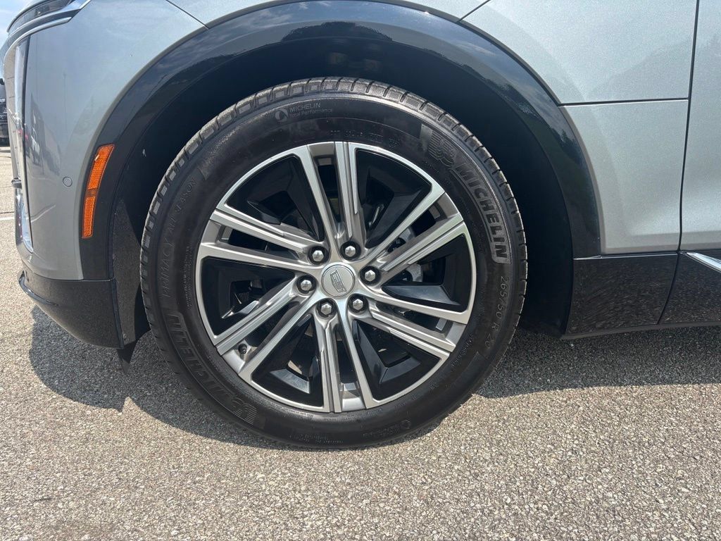 Certified 2024 Cadillac Lyriq Luxury AWD/4WD image 17