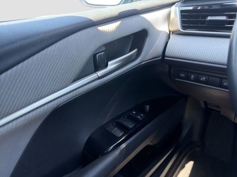 Used 2025 Toyota Camry SE w/ Convenience Package image 12