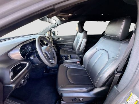 Used 2025 Chrysler Pacifica Select FWD image 23