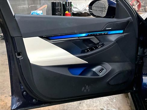 Certified 2026 BMW i5 eDrive40 w/ M Sport Package RWD image 25