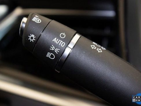 Used 2025 Cadillac XT6 Premium Luxury image 28