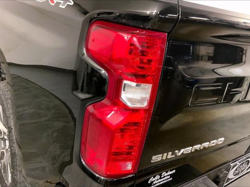 Used 2023 Chevrolet Silverado 1500 LT AWD/4WD image 27