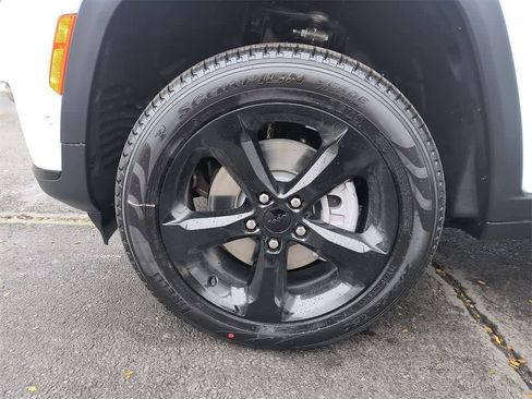 New 2025 Jeep Grand Cherokee L Limited image 10