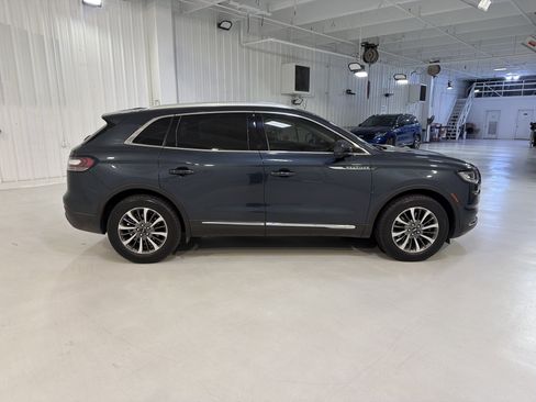 Used 2022 Lincoln Nautilus FWD w/ Premium Package image 6