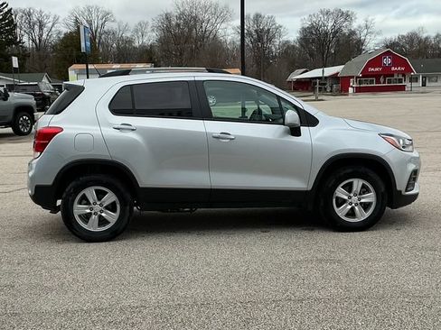 Used 2022 Chevrolet Trax LT w/ LT Convenience Package AWD/4WD image 17