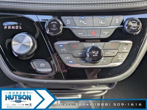 New 2026 Chrysler Pacifica Select image 24