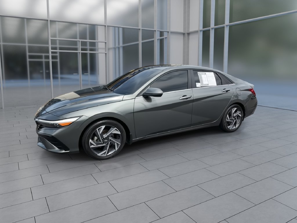 Used 2025 Hyundai Elantra Limited FWD image 4