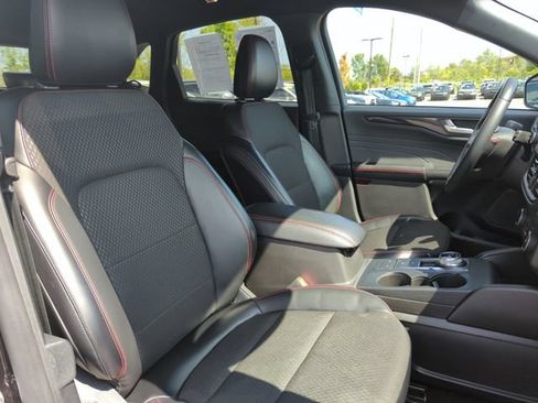 Certified 2025 Ford Escape ST-Line AWD/4WD image 15