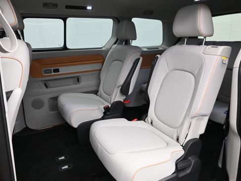 New 2025 Volkswagen ID. Buzz Pro S Plus image 11