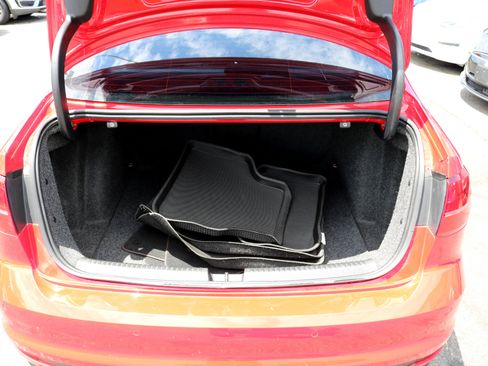 Used 2017 Volkswagen Jetta GLI image 40