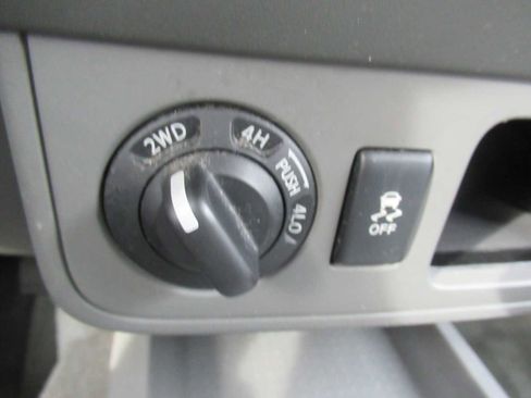 Used 2016 Nissan Frontier SV image 25