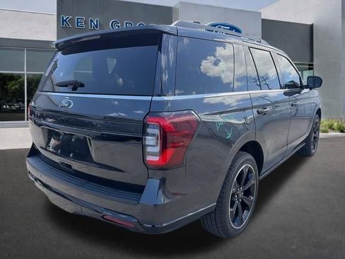 Used 2023 Ford Expedition Limited image 5