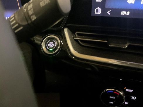 Used 2024 Chevrolet Trax ACTIV w/ Sunroof Package image 26