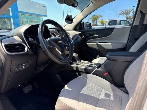 Used 2020 Chevrolet Equinox LS FWD image 3