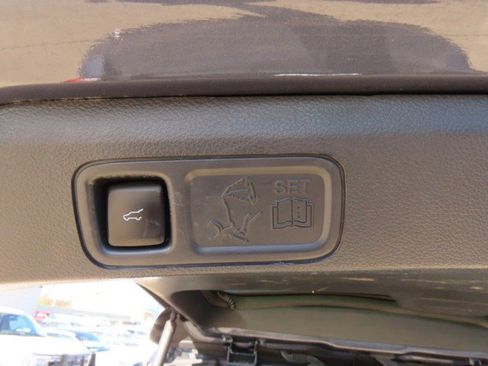 Used 2022 Ford Expedition Max Limited image 13