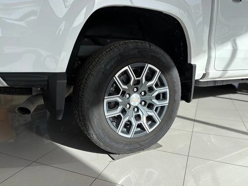 New 2024 Chevrolet Colorado LT w/ LT Convenience Package III image 5