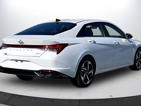 Used 2023 Hyundai Elantra Limited image 9
