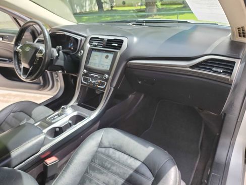 Used 2017 Ford Fusion SE w/ Fusion SE Technology Package FWD image 31
