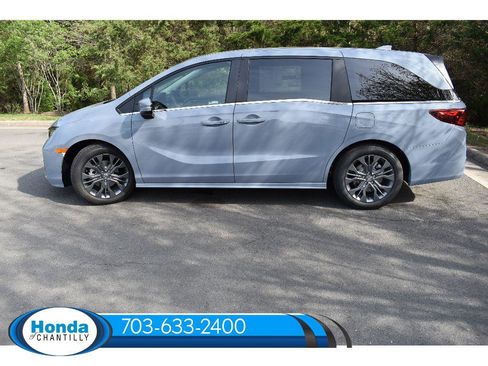 New 2026 Honda Odyssey Touring image 4