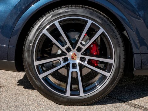New 2026 Porsche Cayenne S AWD/4WD image 17