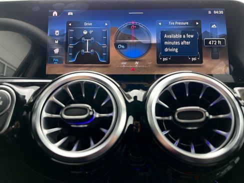 Used 2025 Mercedes-Benz GLA 250 4MATIC image 34