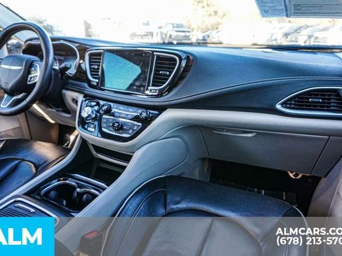 Used 2023 Chrysler Pacifica Limited image 27