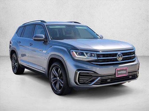 Used 2021 Volkswagen Atlas SE w/ Panoramic Sunroof Package FWD image 3