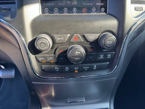 Used 2020 Jeep Grand Cherokee Laredo AWD/4WD image 26