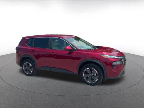 Used 2025 Nissan Rogue SV AWD/4WD image 2