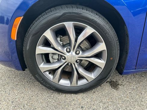 Used 2019 Chrysler Pacifica Limited w/ Tire & Wheel Group FWD image 37