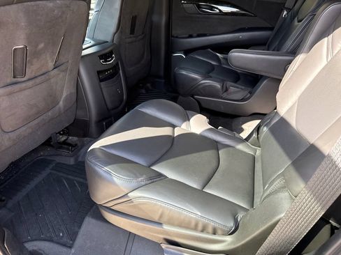 Used 2020 Cadillac Escalade Platinum AWD/4WD image 18
