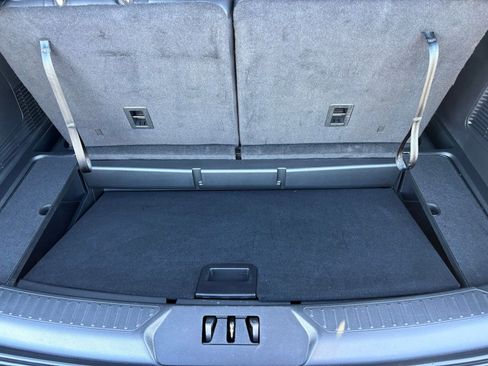 Used 2023 Ford Explorer XLT w/ Equipment Group 202A image 7