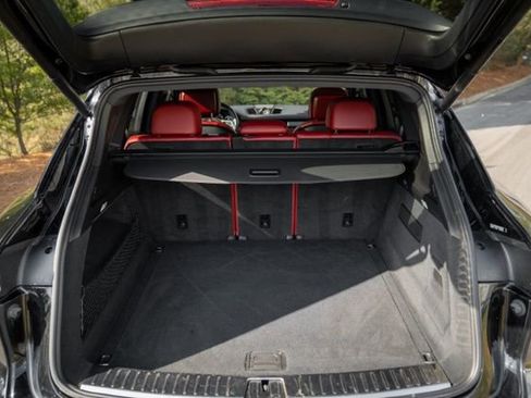 Used 2023 Porsche Cayenne Platinum Edition image 20