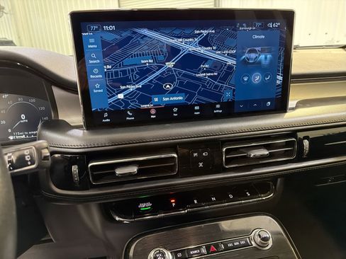 Used 2023 Lincoln Nautilus AWD w/ Premium Package image 19