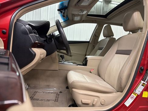 Used 2012 Toyota Camry XLE image 9
