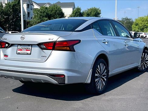 Used 2024 Nissan Altima 2.5 SV AWD/4WD image 12
