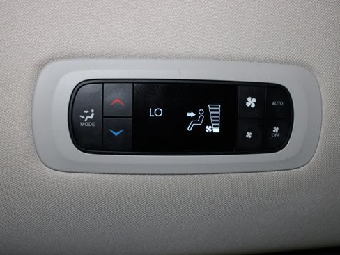 Used 2024 Chrysler Pacifica Touring-L FWD image 16