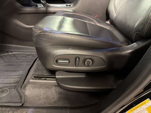 Used 2019 Chevrolet Traverse LT w/ LT Premium Package FWD image 15
